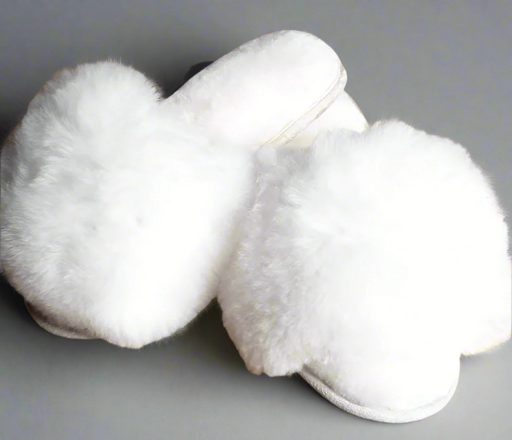 White fluffy slippers 2025 womens